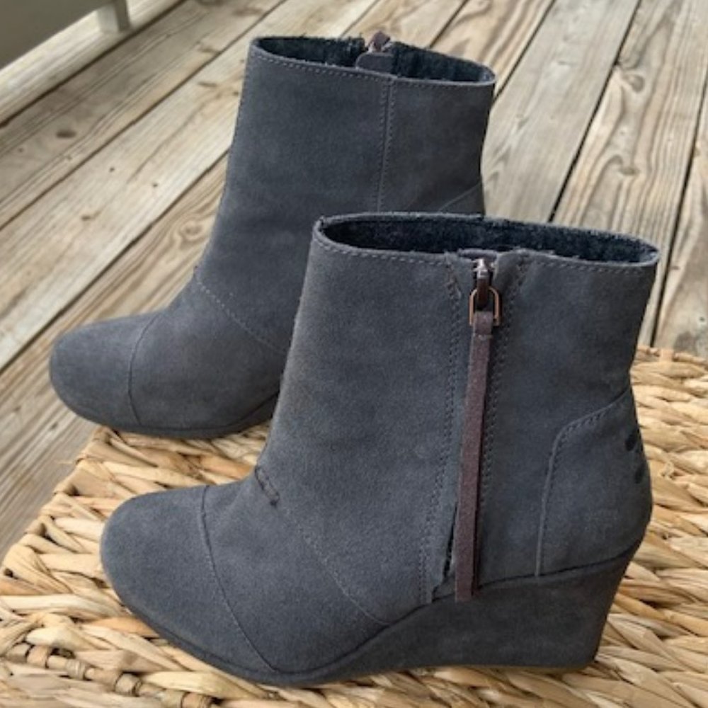 TOMS gray suede leather wedge heel ankle boots with tassel side zippers Size W6